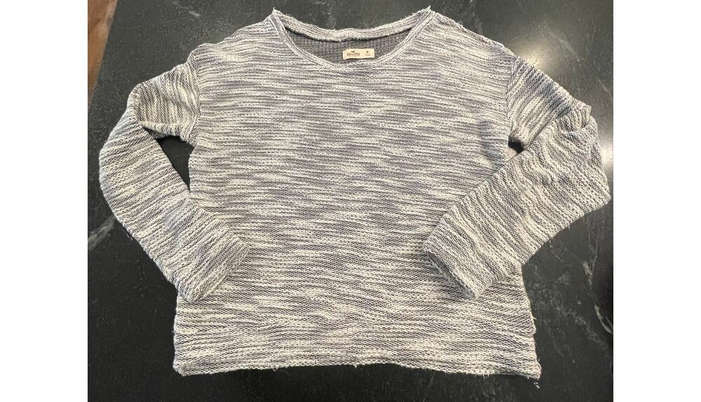 Hollister grey and silver knit crop long sleeve Med.